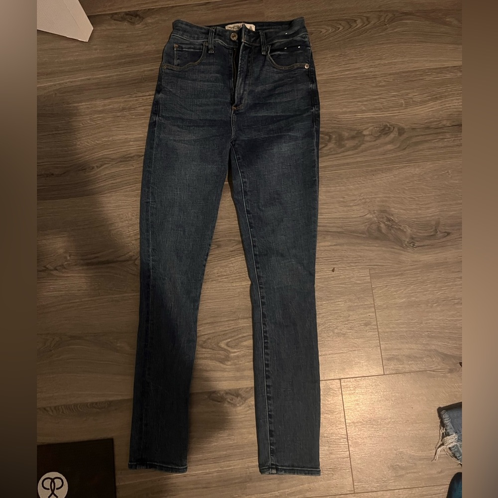 A&F skinny jeans. Never worn. Excellent condition. Size 23/000